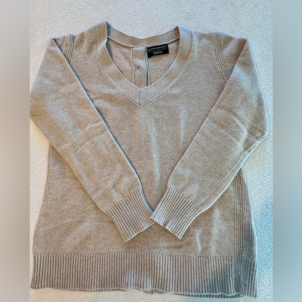Banana Republic Filpucci Italian Yarn V-Neck Back Button Sweater XL - Picture 2 of 7